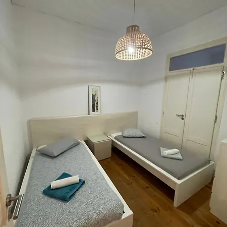 New! Santa Catarina 4 Quartos Apartment Lissabon